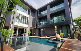 Iwualai Hotel